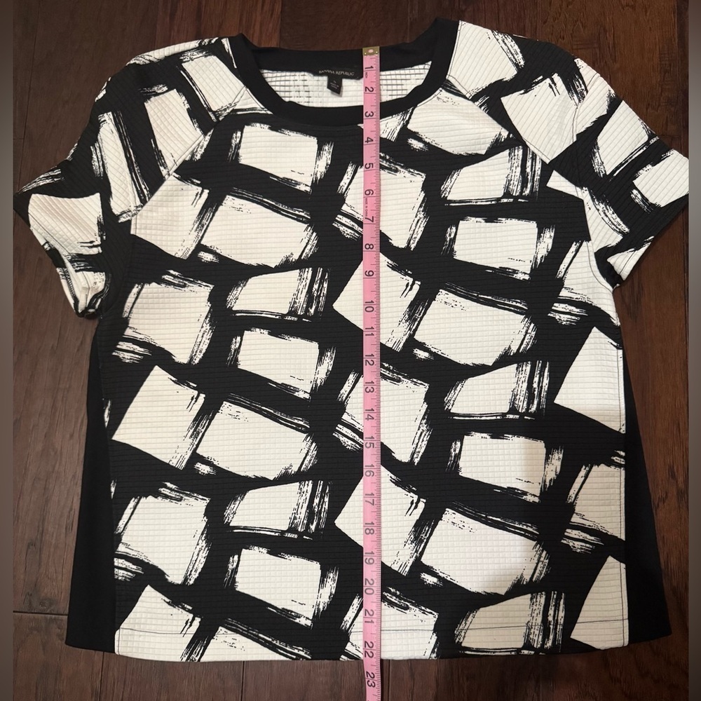 Banana Republic Painterly Print Quilted Top Size Small Black & White - Picture 5 of 6